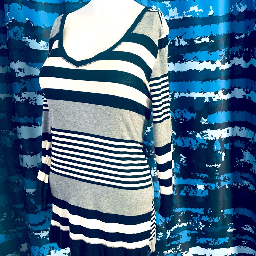 Long Comfortable V-Neck Tunic Top To Accompany Your Favorite Legging’s!